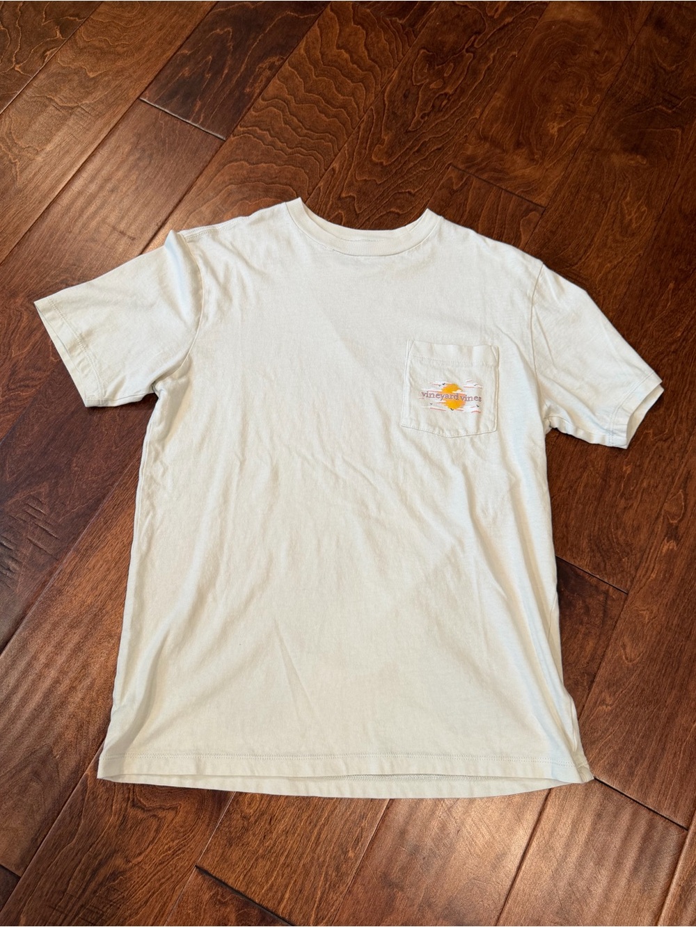 Vineyard Vines Men’s XS Cream Short-Sleeve Pocket Tee with Sun Graphic